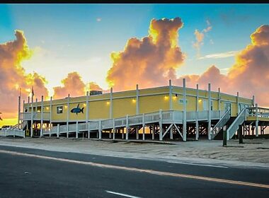 Coots Bar & Grill
